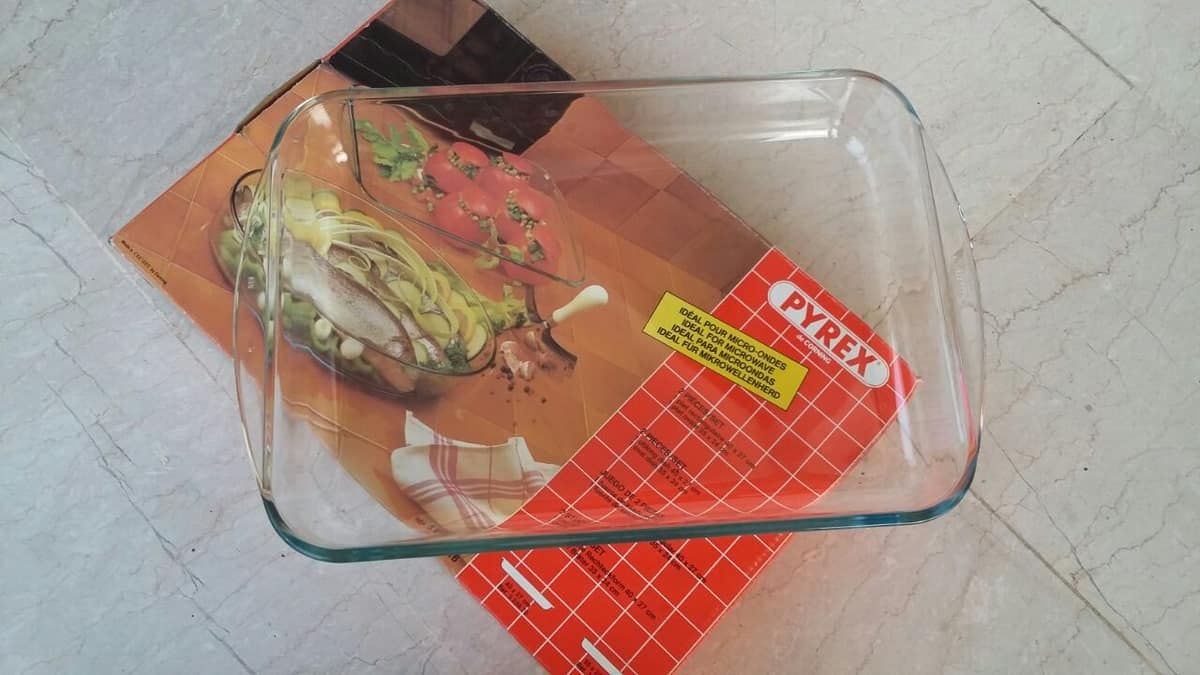 A clear rectangular glass baking dish on its packaging